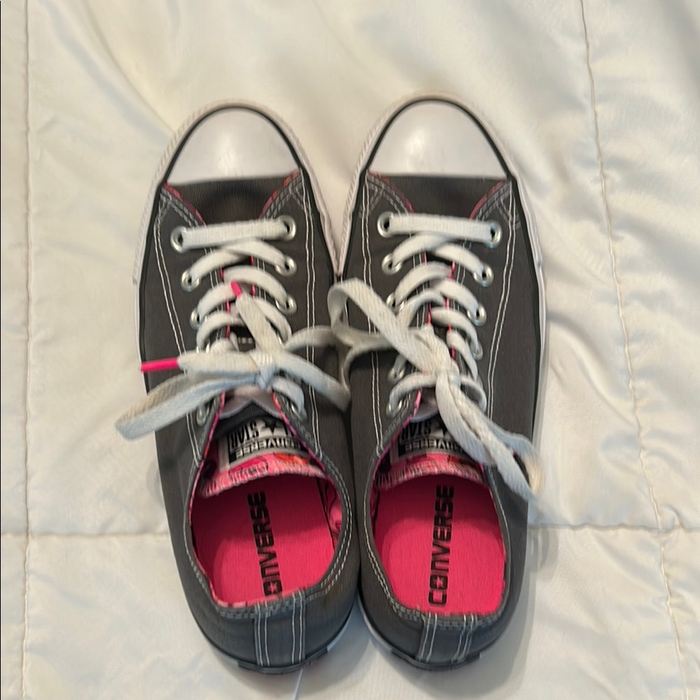 Converse Women’s Gray and Pink Sneakers